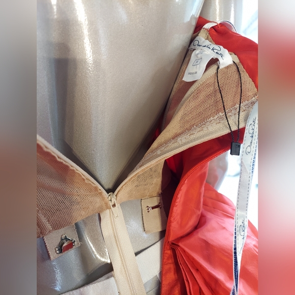 $8,690 OSCAR DE LA RENTA RED SILK DRAPED RUNWAY GOWN US XL - Picture 11 of 16